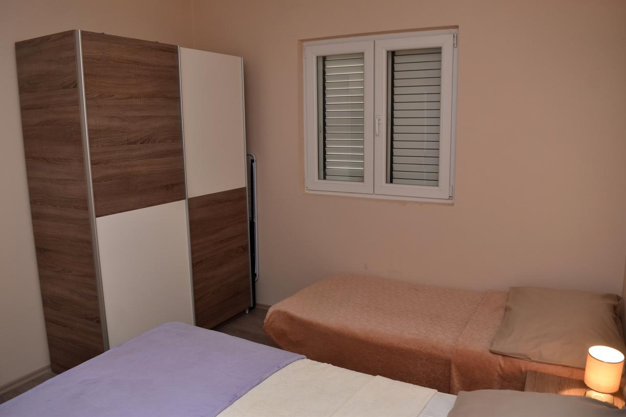 Apartments Oresic Vir Luaran gambar